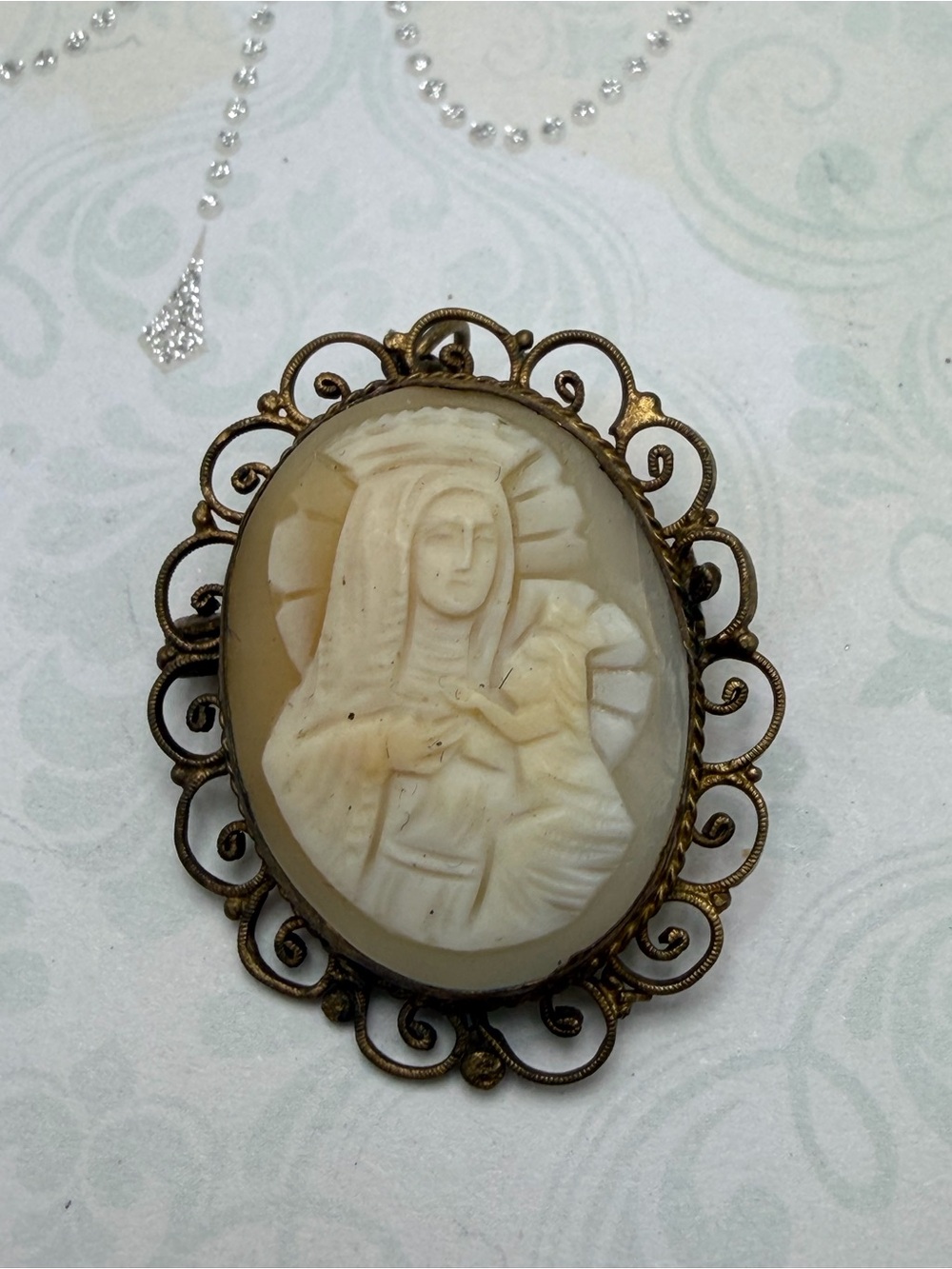 Vintage Mother and Child Shell Cameo Brooch #p19